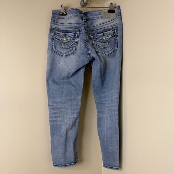 Silver Jeans Co. Aiko Mid-Rise Super Stretch Capri Jeans |W27/L22| Cropped Denim - Picture 3 of 6